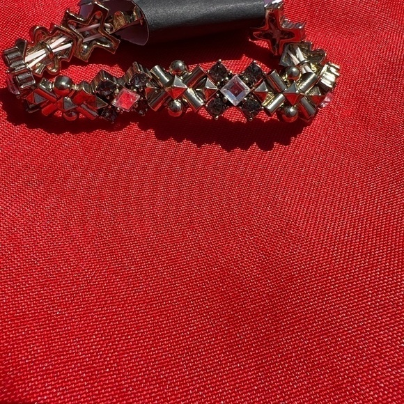 Vintage  Stretch Bracelet Crystal With Metal Beads NWT - Picture 5 of 6